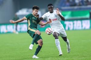 浙江隊(duì)本賽季5次烏龍，創(chuàng)2012年以來單一球隊(duì)中超賽季最多紀(jì)錄