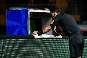 裁判因VAR能力退化？記者：這指控太過分，大家都知誤判可能出現(xiàn)