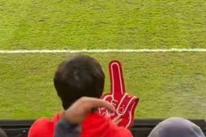 會嚴懲歧視行為？李璇：中足聯(lián)重要官員在蓉城vs河南比賽現(xiàn)場