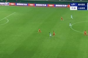 反客為主！楊銘銳冷靜扣過(guò)防守低射近角得手，大連1-0梅州