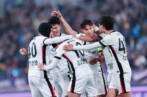 今晚報：中超爭冠“三國殺”蓉城先出局 海港末輪戰(zhàn)平英博即奪冠