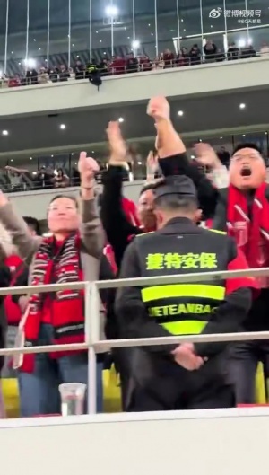 蓉城球迷：和誰有仇你們輸誰，我們要不要臉？蹇韜：輸球又怎么樣