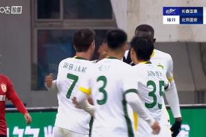 保級危？亞泰角球不設(shè)防主場先丟球，塞爾吉尼奧甩頭破門弒舊主！