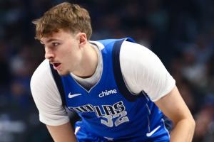 打后衛(wèi)不好使啊！狀元弗拉格全場14中3 拿到16分8板4助