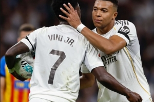 姆巴佩讓點，維尼修斯社媒曬兩人合照，配文：對你來說很簡單??