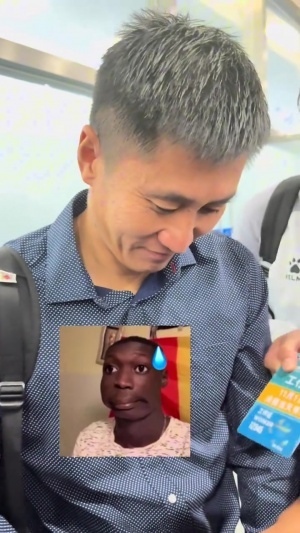 高人氣！馬寧被球迷圍住要簽名：馬老師，蘇超激烈還是中超激烈？