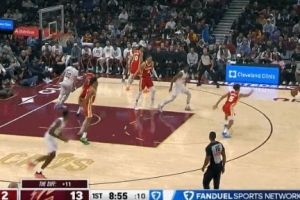 這就花了？米切爾連中高難度三分 騎士轟出16-2開局！