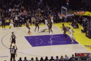 這突破不錯！布朗尼中路強(qiáng)突吸引包夾 分球助斯瑪特飆中三分