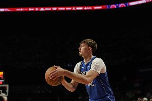 今天很準(zhǔn)！弗拉格上半場(chǎng)6投5中&三分3中2砍下12分3籃板2助攻