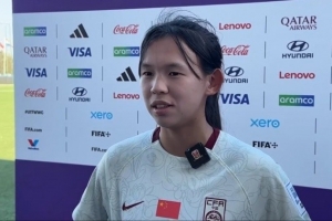 王洪亮：周欣怡表現(xiàn)已被歐洲球隊關注，18歲之前一定要出國踢球