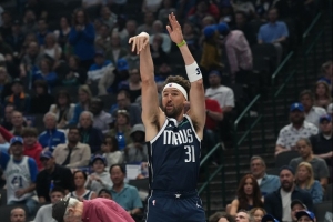 庫里：我推薦別人學(xué)克萊的投籃 我的投籃不標(biāo)準(zhǔn)但能讓我快速出手