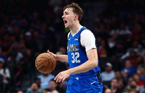 烏度卡：弗拉格技術(shù)全面有天賦 他能向獨(dú)行俠的老將們學(xué)習(xí)