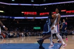 火藥味！小文斯-威廉姆斯與奧薩爾推搡&兩人加斯圖爾特分別吃T