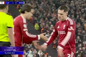 利物浦再做調(diào)整，維爾茨、羅伯遜被換下，凱爾凱茲、基耶薩登場