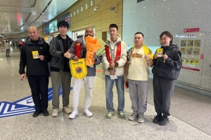 達(dá)拉斯·摩爾抵達(dá)長(zhǎng)春龍嘉機(jī)場(chǎng)