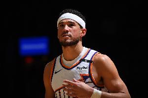 布克：見證過鄧肯、科比和司機的一人一城 也想像他們和庫里那樣