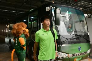 記者：吳少聰發(fā)燒，今日國安賽前發(fā)布會球員調整為張玉寧