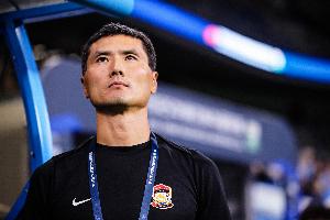 邵佳一執(zhí)教西海岸為首次帶一線隊(duì)，現(xiàn)29輪9勝10平10負(fù)目前中超第9
