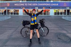 馬卡：一位圣吉羅斯死忠10天騎行1570公里，觀看球隊(duì)客戰(zhàn)馬競(jìng)