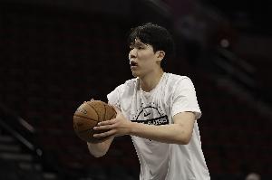 媒體人：資訊發(fā)達(dá)的今天 瀚森面對(duì)的困難比姚明大郅時(shí)代要大得多