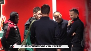 師徒情深！阿隆索維爾茨賽后擁抱寒暄+換球衣，弗林蓬一同熱聊