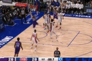 馬爾卡寧跟進壓哨上籃打進 爵士反超活塞領(lǐng)先結(jié)束首節(jié)