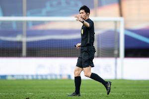 袁甲評(píng)艾堃：蓉城第一球那個(gè)冒哨，和當(dāng)年吹費(fèi)萊尼那球如出一轍