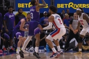 挑戰(zhàn)成功！基昂特·喬治貼著CC出手三分吹進(jìn)攻犯規(guī)&爵士挑戰(zhàn)成功