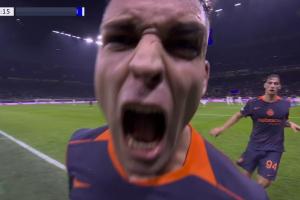 可算進(jìn)一個(gè)了！勞塔羅破門，爆射皮球后對(duì)鏡頭怒吼慶祝