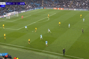曼城4-1多特蒙德！謝爾基突破至禁區(qū)，起腳遠射皮球折射入網(wǎng)