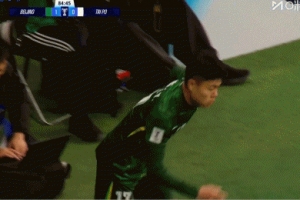 靈性！國安角球開出，塞爾吉尼奧背身機(jī)敏一蹭破門！