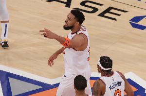 輕松拿個(gè)兩雙！唐斯11分5&罰球4中4拿到15分10板4助2帽