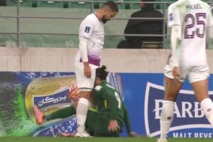 少兒不宜！張玉寧上半場與對方球員發(fā)生肢體沖突，兩人各吃一黃