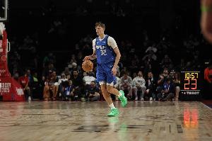 用于承擔(dān)責(zé)任！弗拉格一步過掉瓊斯中距離干拔不中！錯(cuò)失追平！