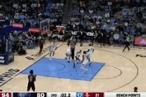 啥動(dòng)作??！莫蘭特補(bǔ)防直接起跳撲下申京上籃