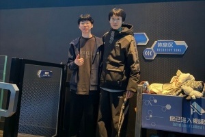 Shanks更博曬與Hope游玩迪士尼合影：氣胸+極速摩托第一排，這也能頂住!