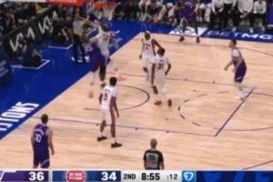 鎮(zhèn)守內(nèi)線！馬爾卡寧突破上籃被斯圖爾特排球大帽扇出底線