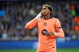 TA：弗里克若不解決防守問題巴薩或顆粒無收；亞馬爾接過核心責(zé)任