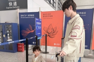 糖小幽曬與Doinb帶娃照：在成都咯