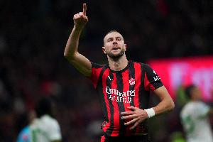 米體：加拉塔薩雷有意帕夫洛維奇，米蘭仍在考察吉拉等中衛(wèi)人選