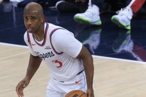 媒體人：這賽季被追身大帽&一步就過(guò)掉 保羅生涯接近尾聲了