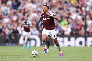 羅杰斯近兩賽季各項(xiàng)賽事運(yùn)動(dòng)戰(zhàn)助攻16次，同期英超球員僅次薩拉赫