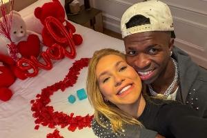 巴媒：維尼修斯女友在美國涉嫌欠稅，可能無法陪他參加2026世界杯