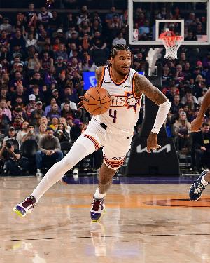 新的開始！杰倫·格林太陽首秀 半場16分2板2助 正負值+7全隊最高