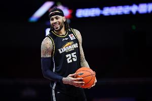 直播吧：遼寧男籃新賽季的四位外援將于下周抵達沈陽與球隊會合