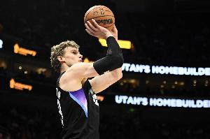 效率太低！馬爾卡寧14中4&三分4中0僅拿12分2板2助3斷 正負(fù)值-28