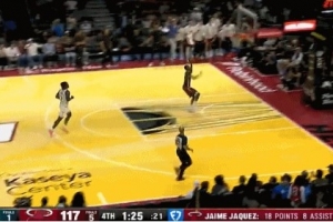 得分管理者！哈克斯長傳助攻維金斯反擊暴扣 維金斯個人第19分！