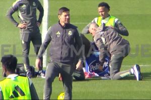 愿無(wú)大礙！米利唐訓(xùn)練中受傷纏上厚厚繃帶 阿隆索代替他完成訓(xùn)練