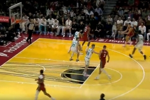 亂箭穿心！維金斯追身三分再進 熱火單節(jié)命中第10記三分！