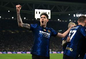 意媒：利物浦準備1億歐報價巴斯托尼，26歲中衛(wèi)現(xiàn)年薪550萬歐